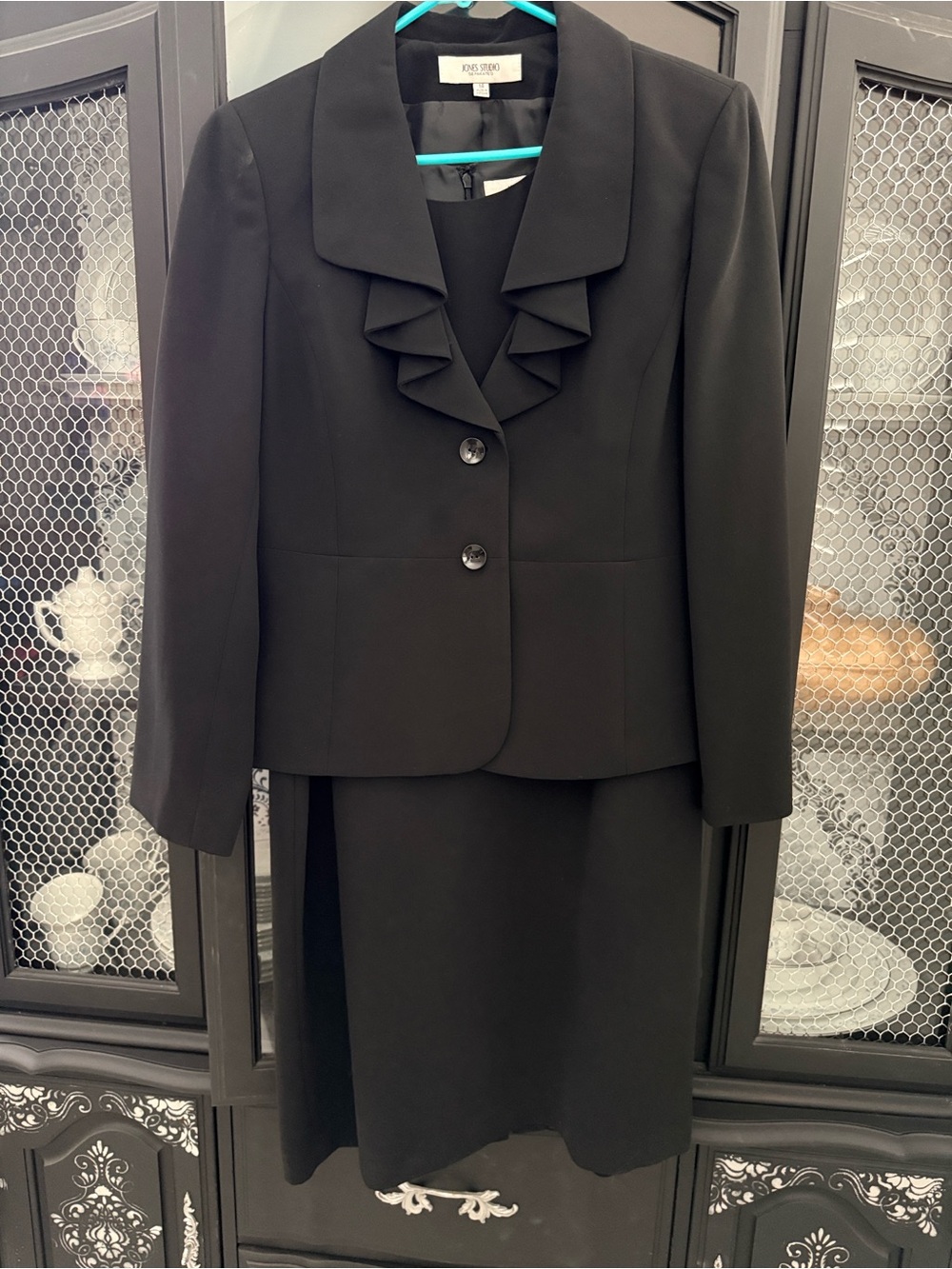 Jones Studio Black Long Sleeve Two-Piece Dress Suit with Ruffled Collar